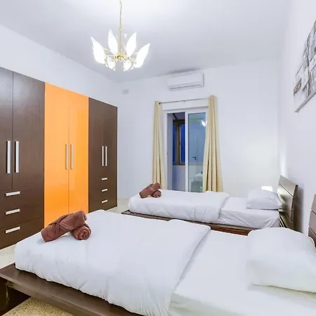 Lavish Sea View In The Heart Of Апартаменты Слима