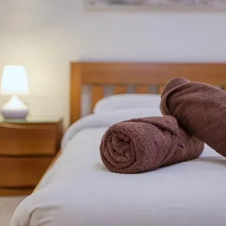 Luxury Waterfront In Prime Area 아파트