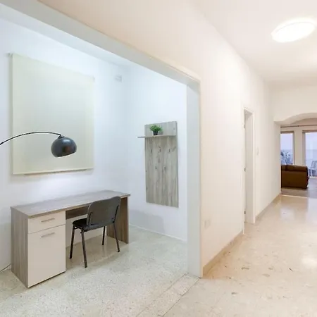 Luxury Waterfront In Prime Area 아파트 슬리에마