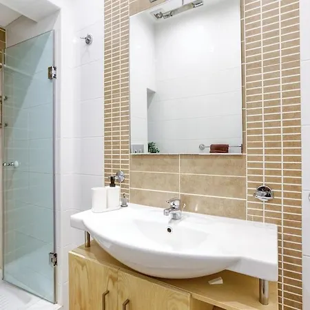 Luxury Waterfront In Prime Area * 슬리에마