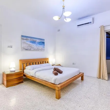 Апартаменты Lavish Sea View In The Heart Of *