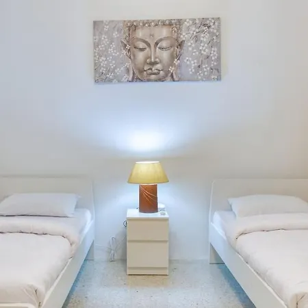 Апартаменты Lavish Sea View In The Heart Of