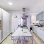 Luxury Waterfront In Prime Area *