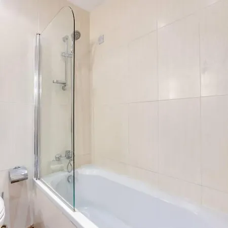 Appartement Luxury Waterfront In Prime Area *