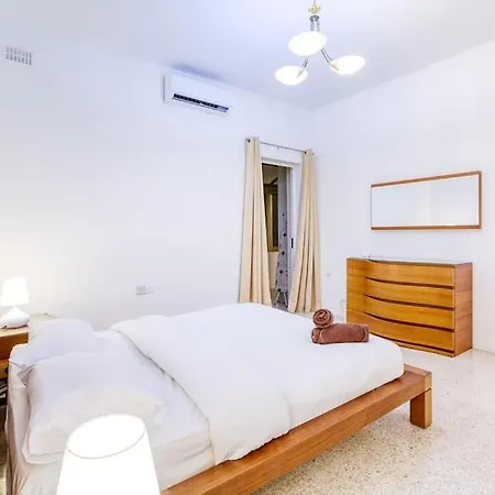 Apartment Lavish Sea View In The Heart Of
