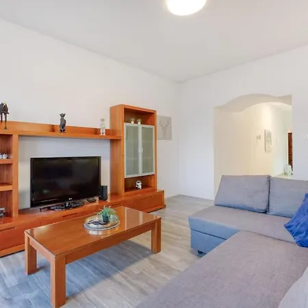 Lavish Sea View In The Heart Of Apartment