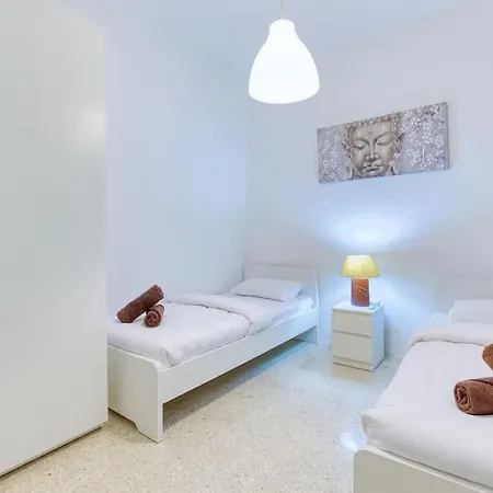 Apartment Lavish Sea View In The Heart Of