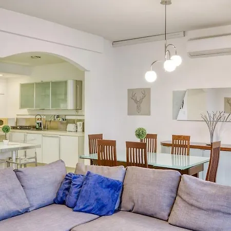 Lavish Sea View In The Heart Of Apartment
