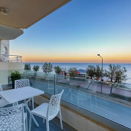 Apartment Lavish Sea View In The Heart Of