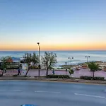 Luxury Waterfront In Prime Area דירה סליאמה