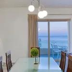 Luxury Waterfront In Prime Area סליאמה