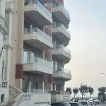 דירה Luxury Waterfront In Prime Area