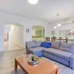 Luxury Waterfront In Prime Area *