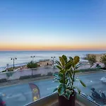 Luxury Waterfront In Prime Area