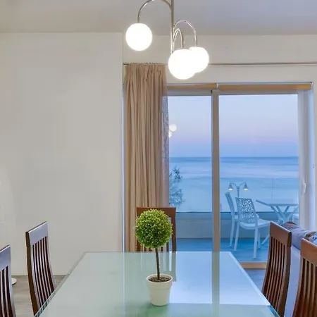 Luxury Waterfront In Prime Area 슬리에마